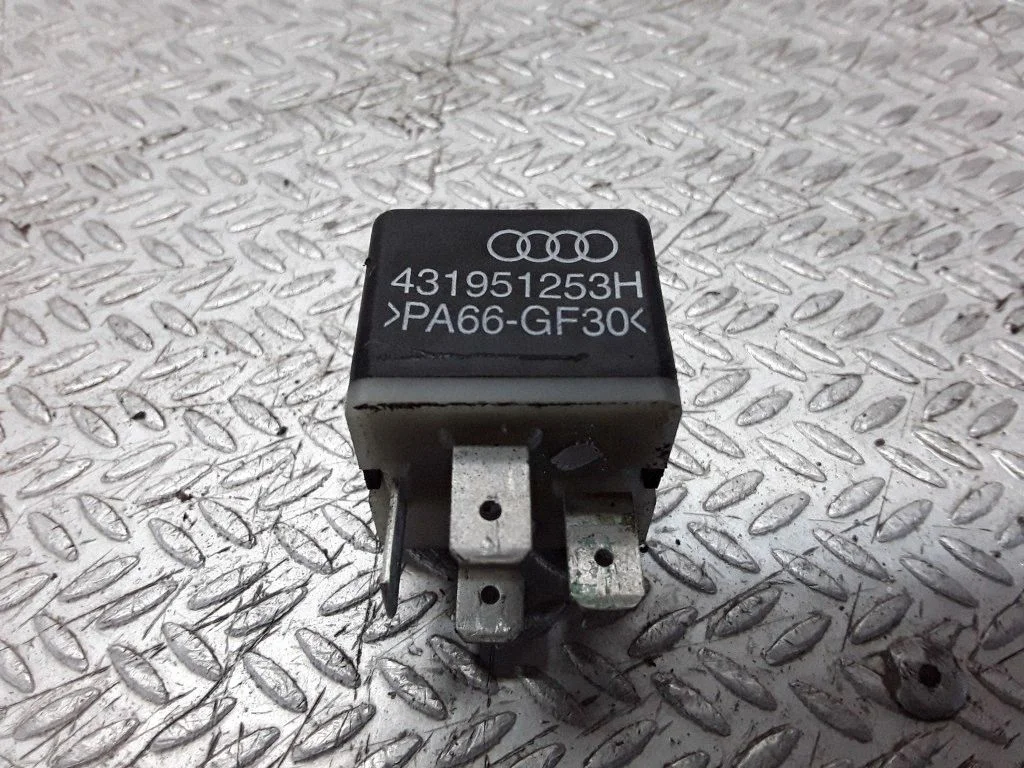 Signaalitoru relee – Audi A8 S8 D2 4D (1994-2002)