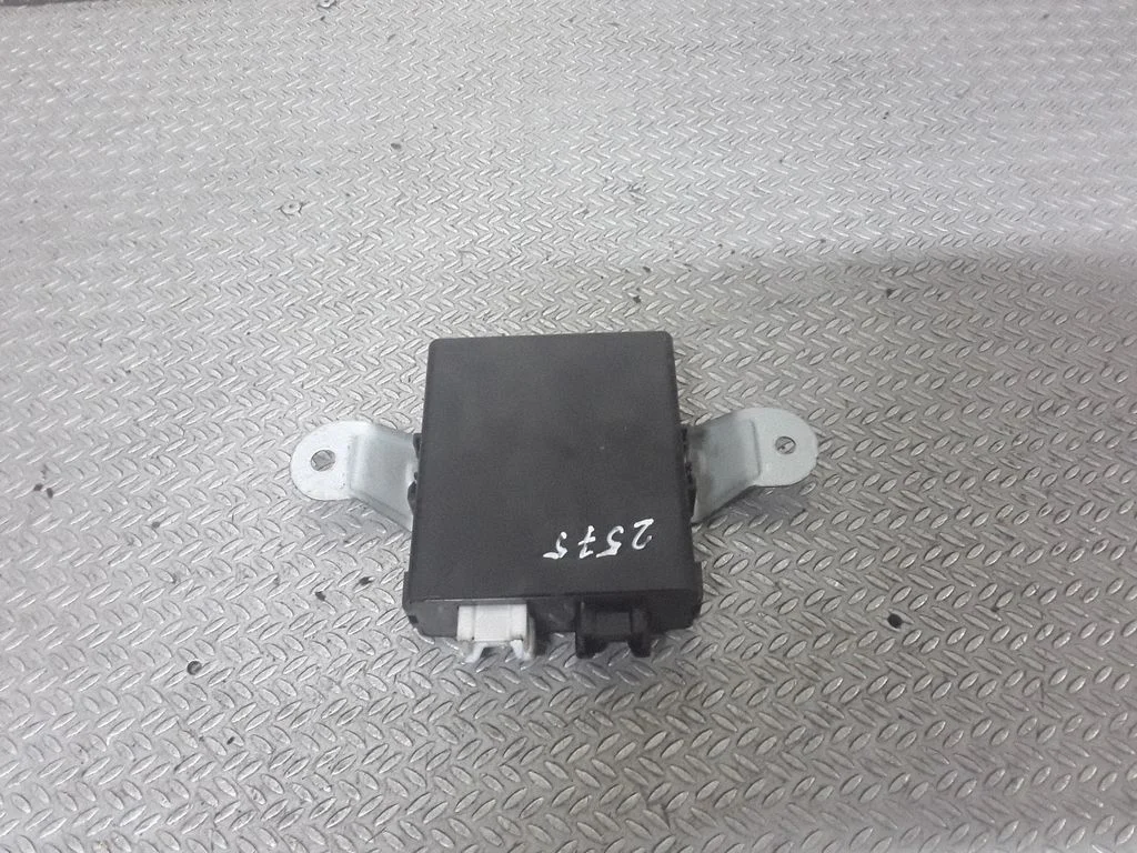 Klaasipuhastite intervallrelee – Hyundai Santa Fe (2000-2006)