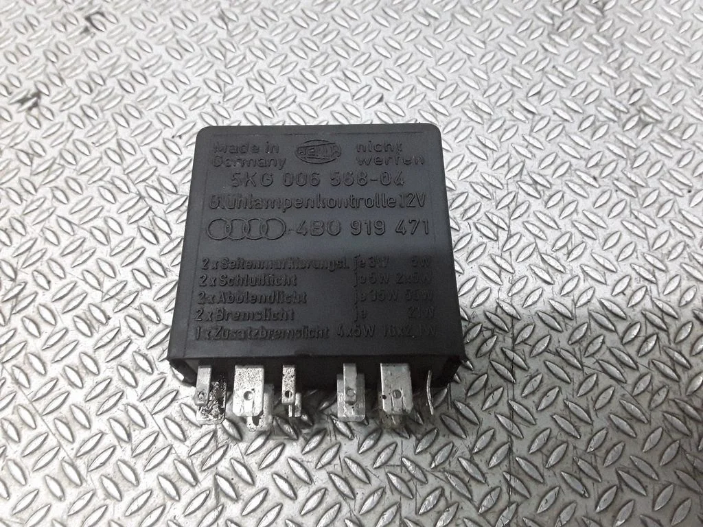 Interior lighting relay – Audi A8 S8 D2 4D (1994-2002)