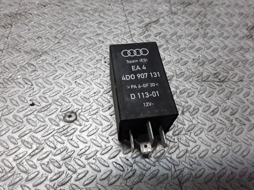 Interior lighting relay – Audi A8 S8 D2 4D (1994-2002)