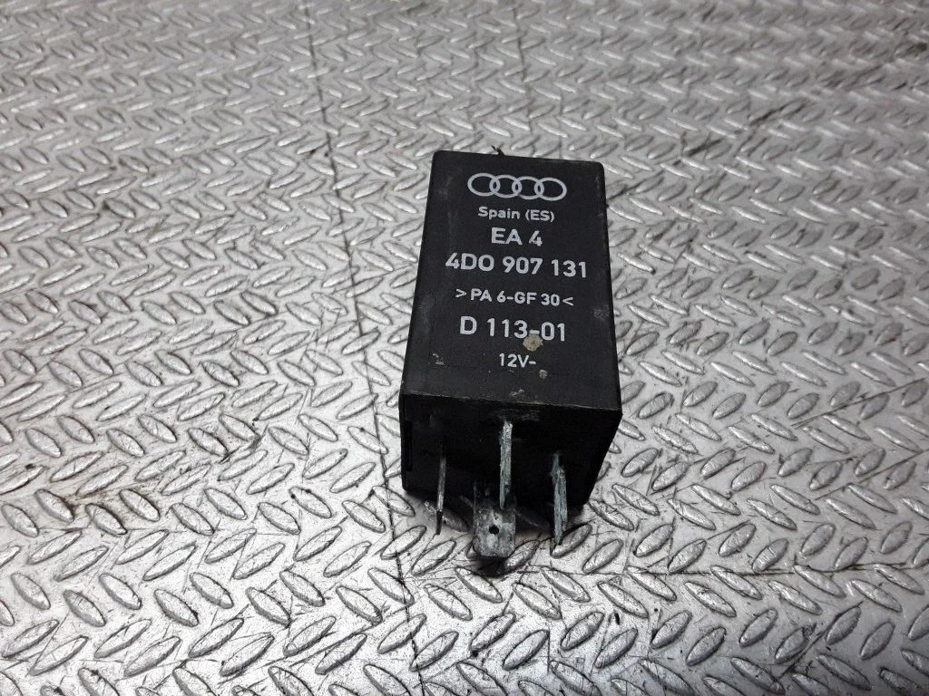 Interior lighting relay – Audi A8 S8 D2 4D (1994-2002)