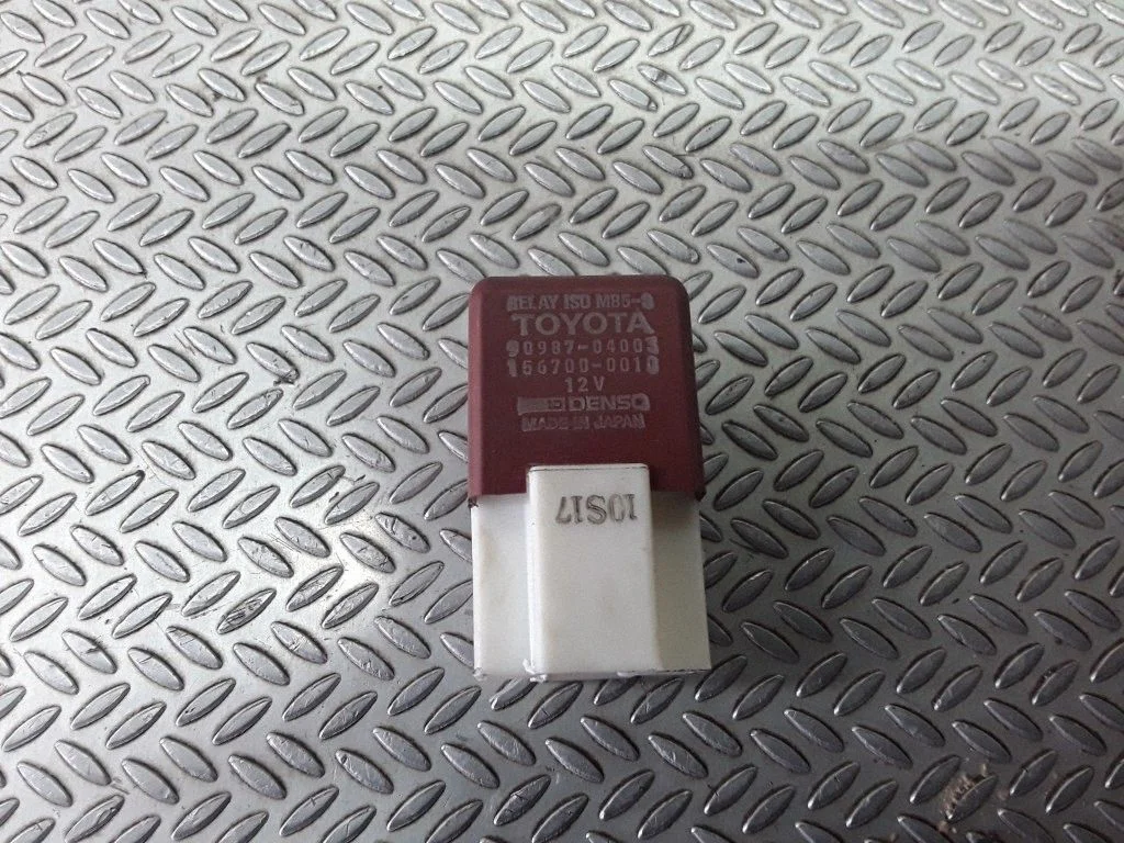 Heater blower fan relay – Toyota Land Cruiser (J100) (1998-2007)