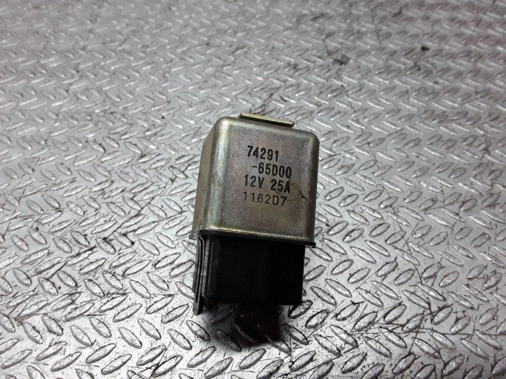 Heater blower fan relay – Suzuki Grand Vitara I (1998-2005)