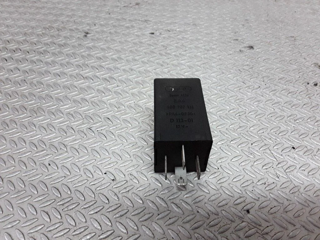 Interior lighting relay – Audi A8 S8 D2 4D (1994-2002)