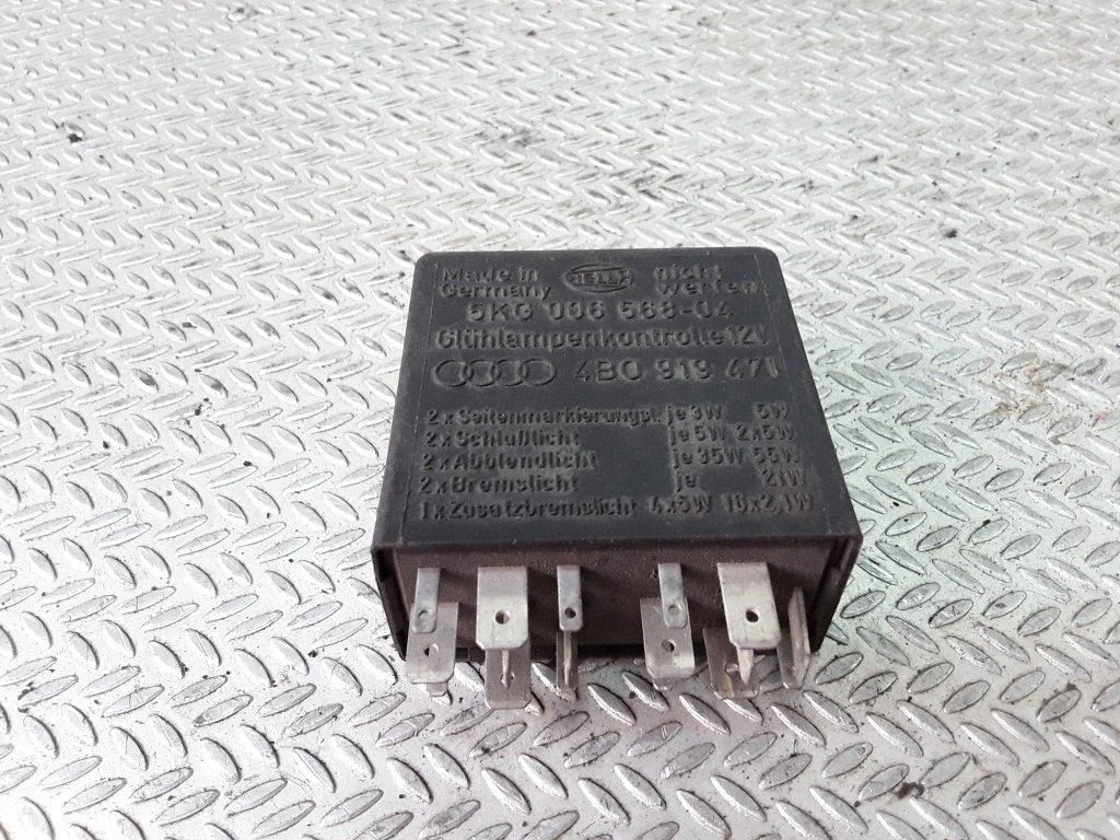 Interior lighting relay – Audi A4 S4 B5 8D (1994-1999)