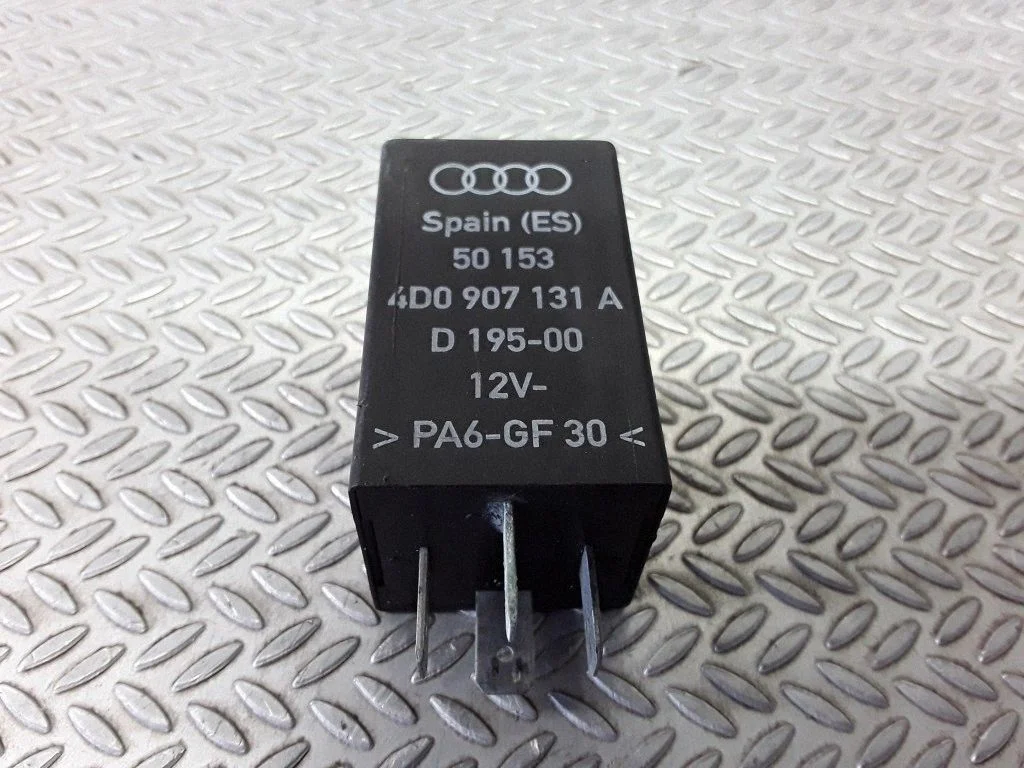 Interior lighting relay – Audi A8 S8 D2 4D (1994-2002)