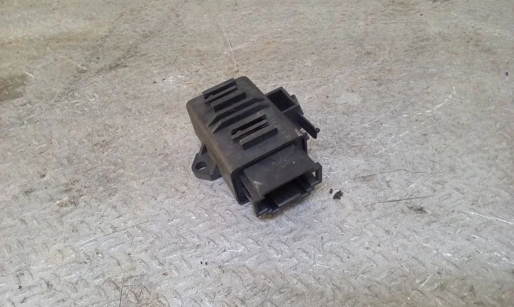 Seat heating relay 1Z0959772B
