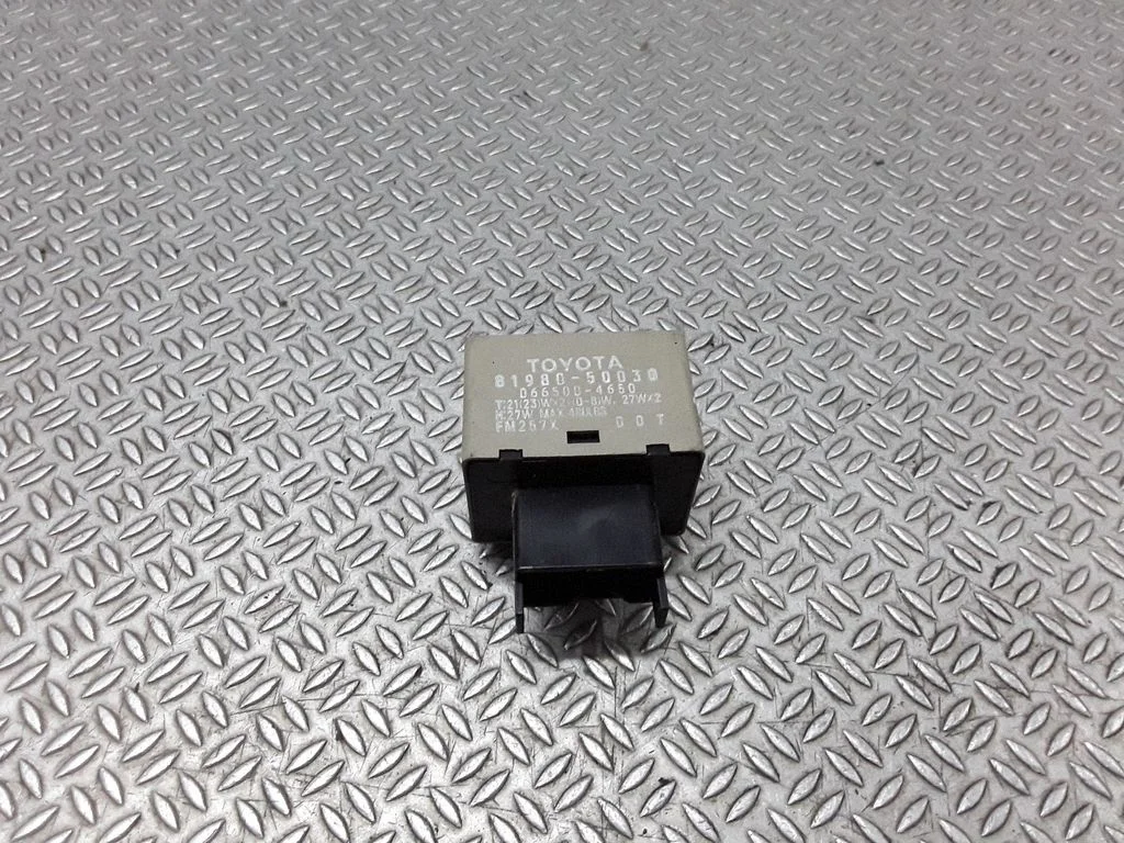 Light relay – Toyota Corolla Verso E121 (2001-2004)