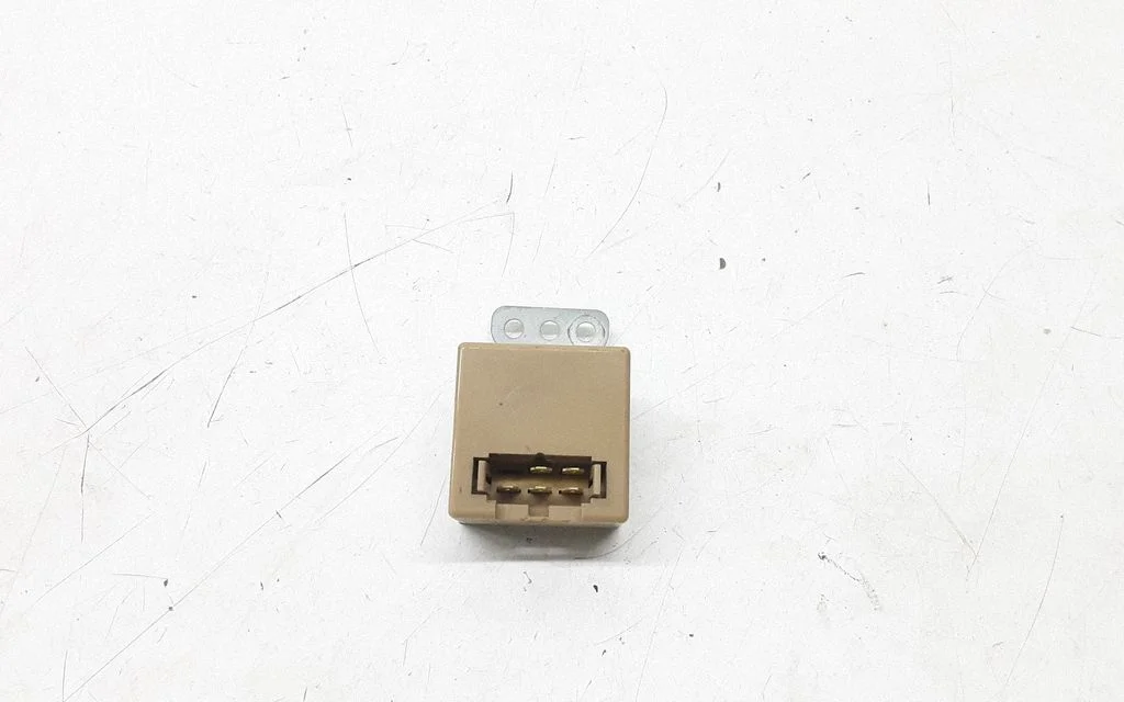 Oil pressure relay – Mitsubishi Pajero Sport I (1996-2008)