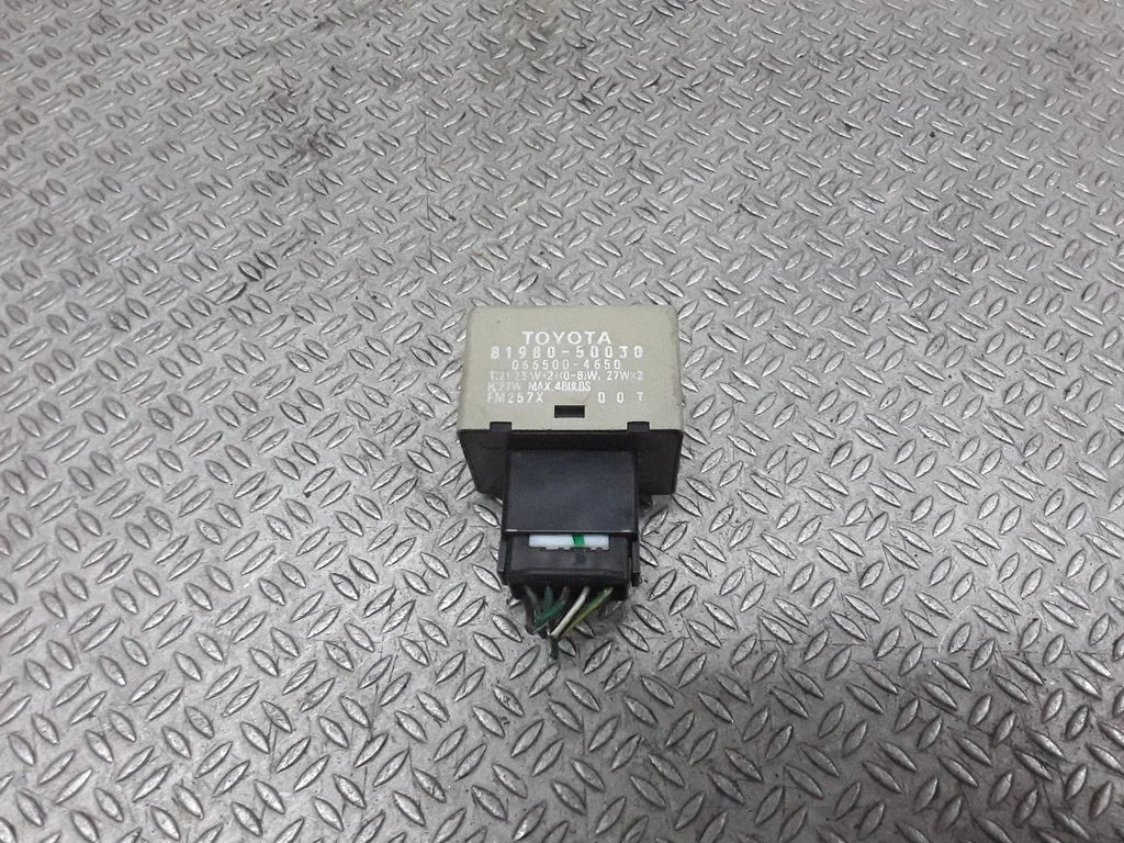 Light relay – Toyota Corolla Verso E121 (2001-2004)