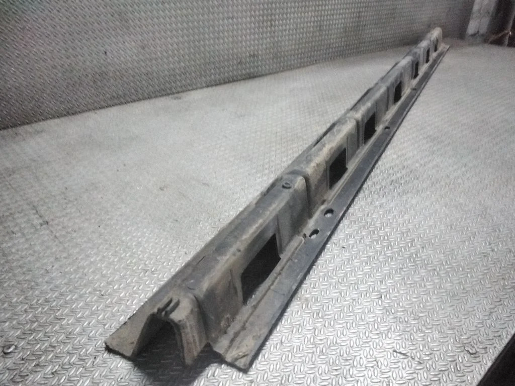Sill supporting ledge 8408710