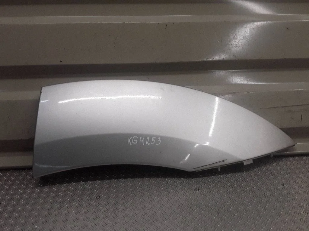 Rear arch trim 877813e500