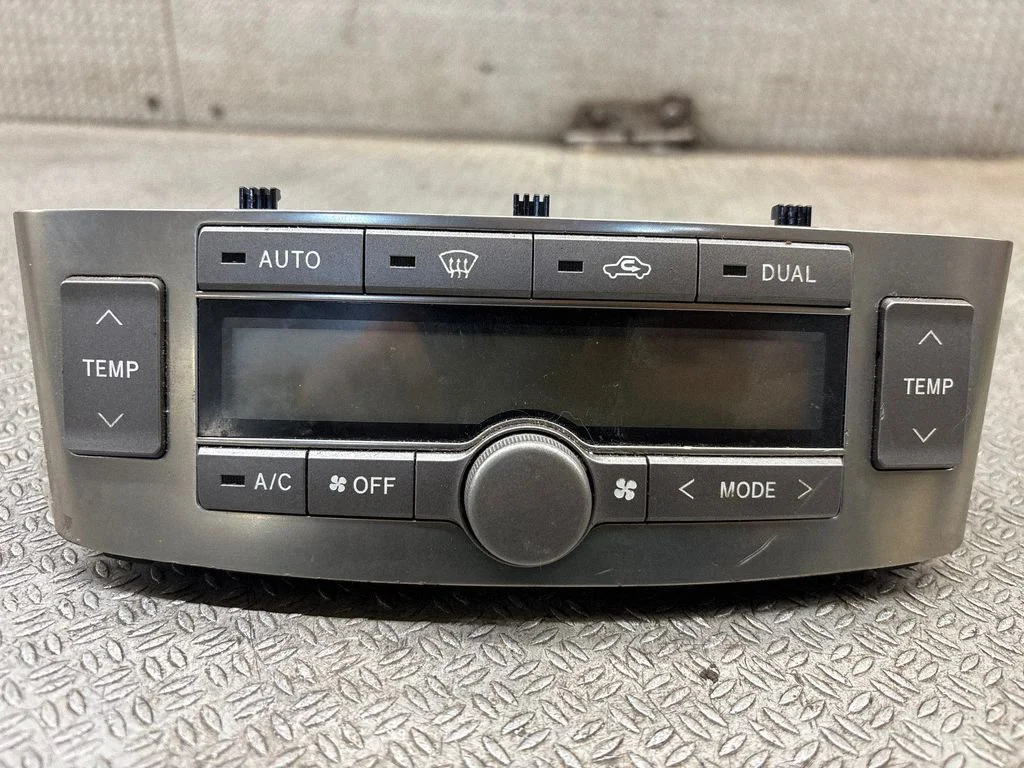 Climate control unit – Toyota Avensis T250 (2003-2006)