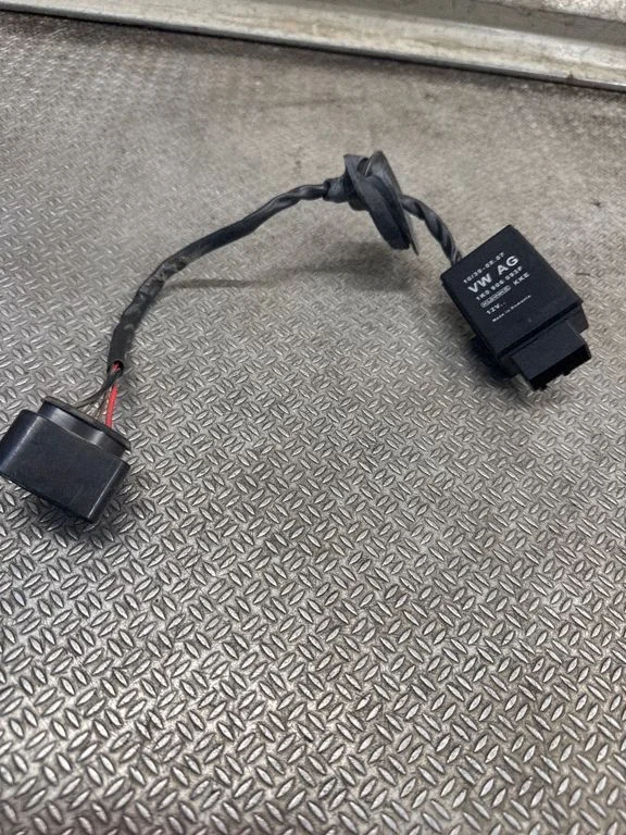 Fuel injection pump control unit/module 1K0906093F