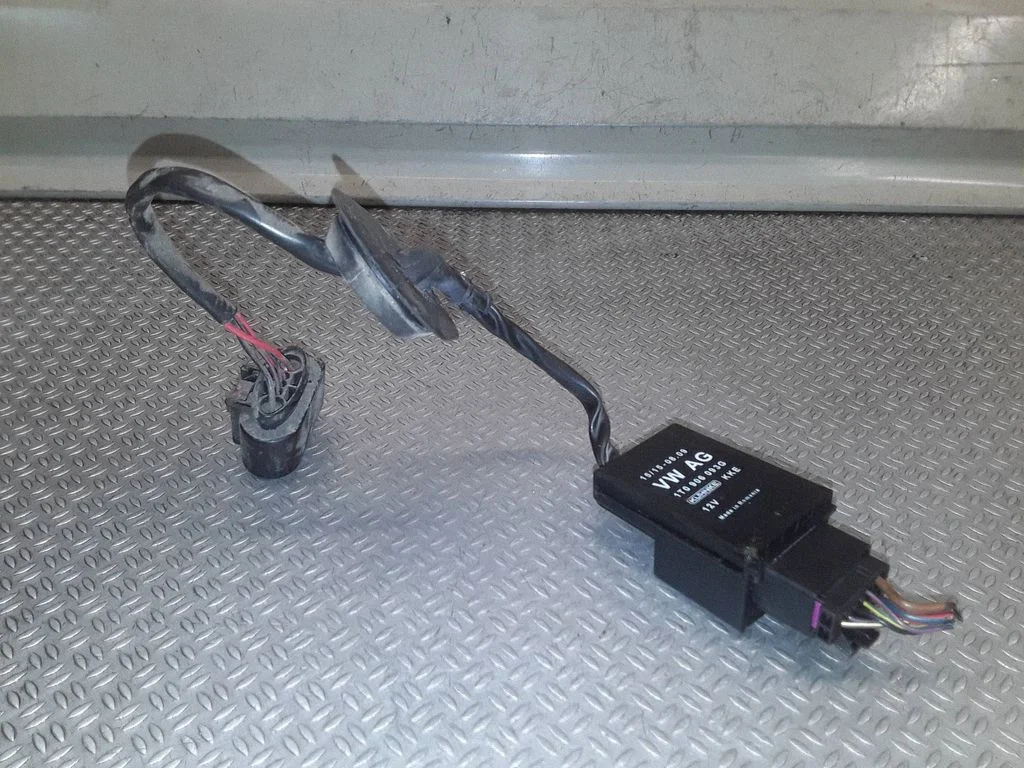 Fuel injection pump control unit/module 1T0906093G
