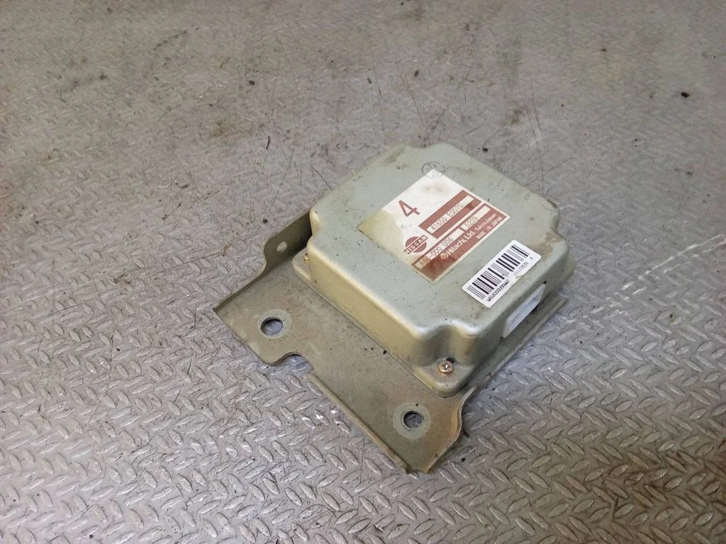Torque split ecu control unit/module – Nissan X-Trail T30 (2001-2007)