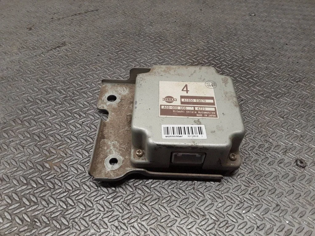 Torque split ecu control unit/module – Nissan X-Trail T30 (2001-2007)