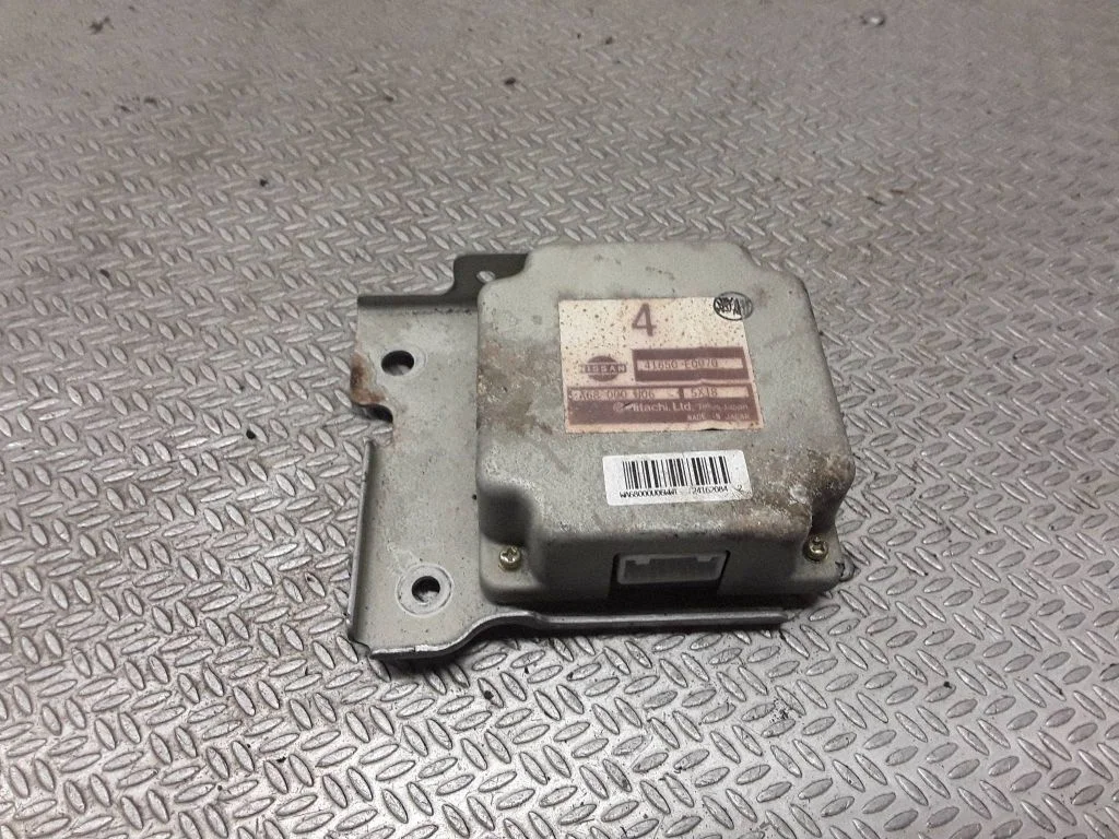 Torque split ecu control unit/module – Nissan X-Trail T30 (2001-2007)