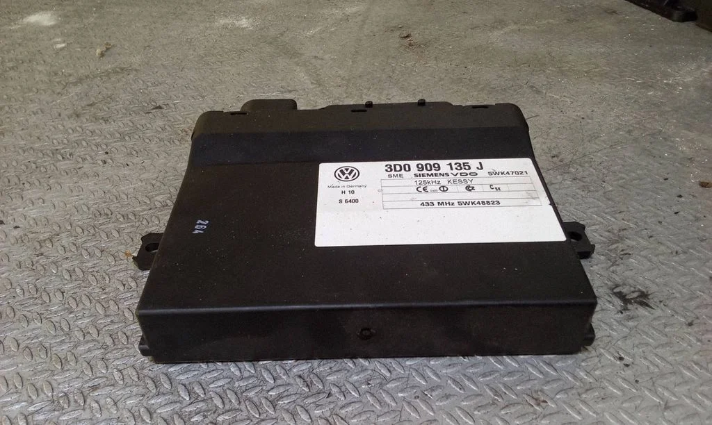 Door central lock control unit/module 3D0909135J
