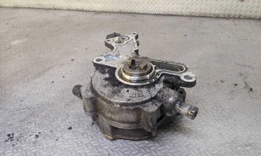 Vacuum pump 038145209A