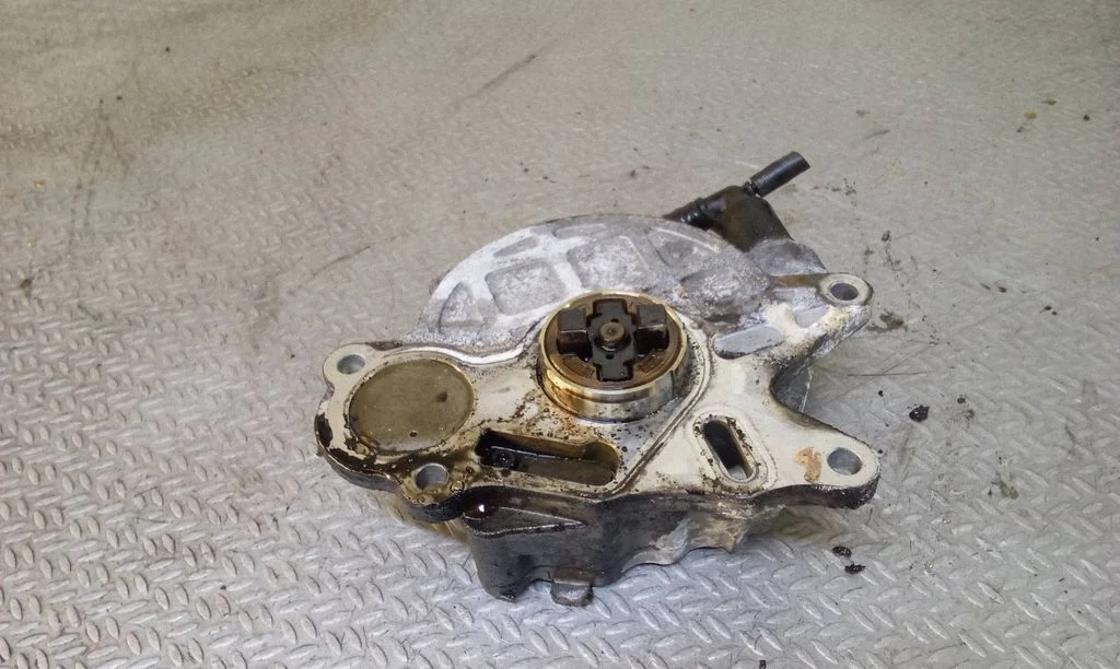 Vacuum pump – Volkswagen Passat CC (2008-2016)