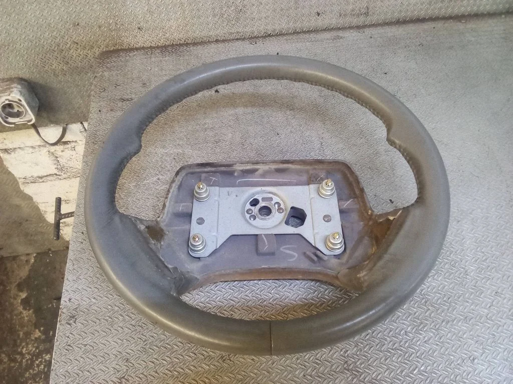 Steering wheel 17988858