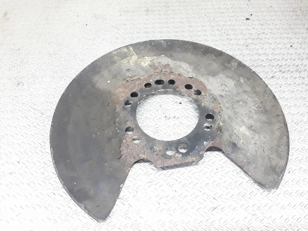 Rear brake disc plate dust cover
