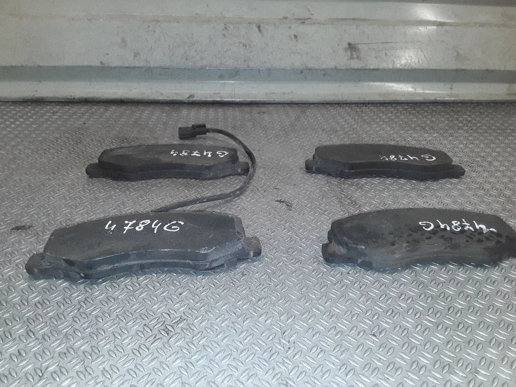 Brake pads (rear)