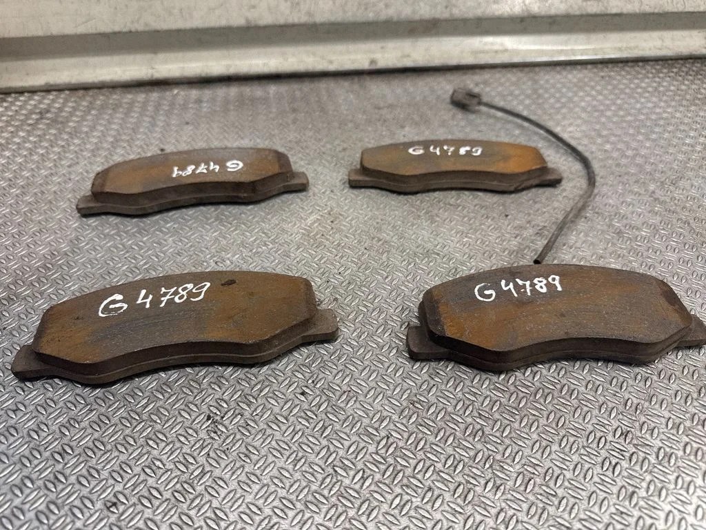 Brake pads (rear)