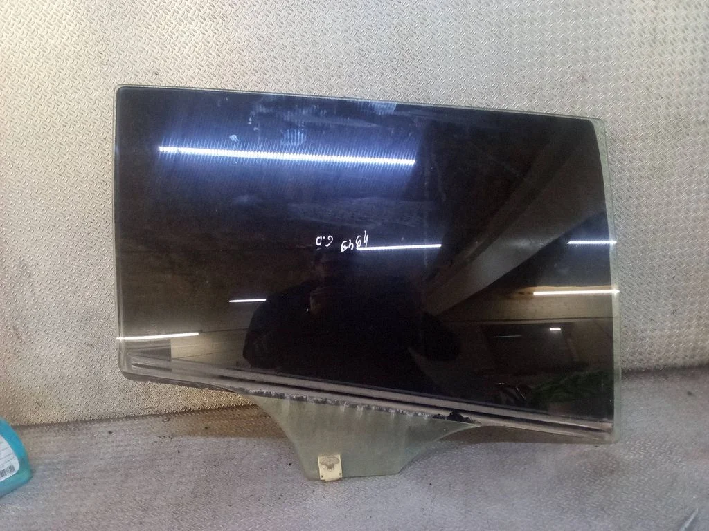 Rear door window glass – right