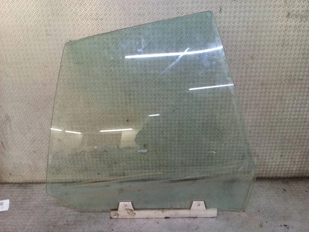 Rear door window glass – right