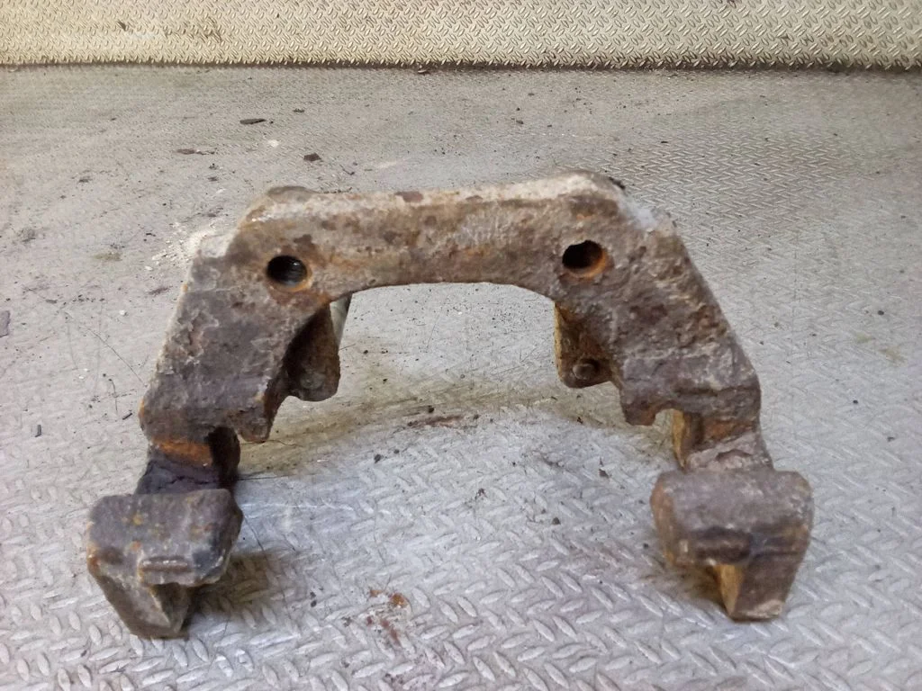 Piduriklotside hoidik/kandur (tagumine) – parem