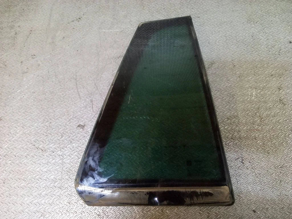 Rear vent window glass – right