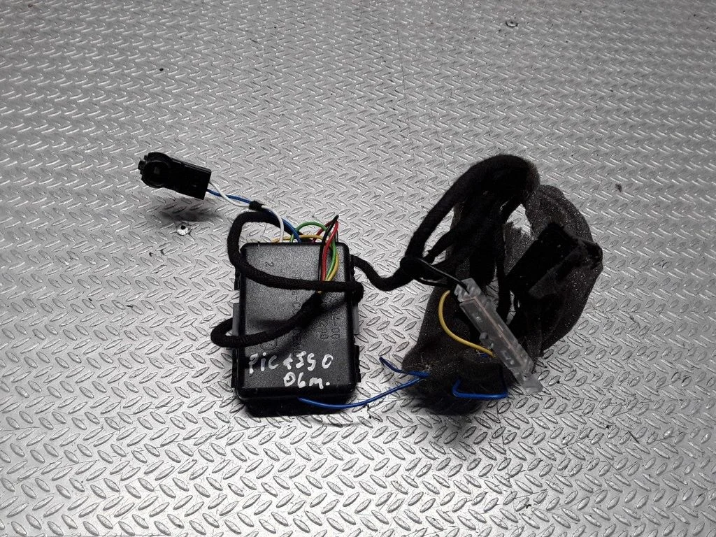 Front door wiring loom – left