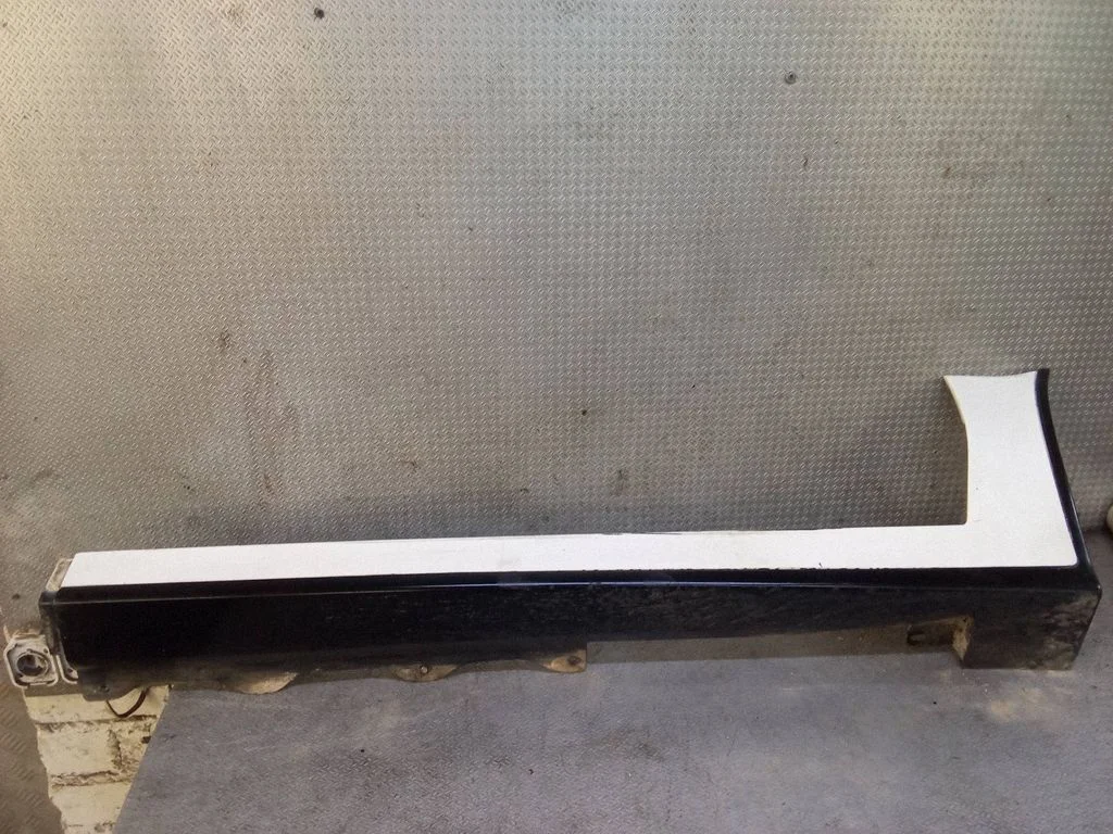 Sill – front right