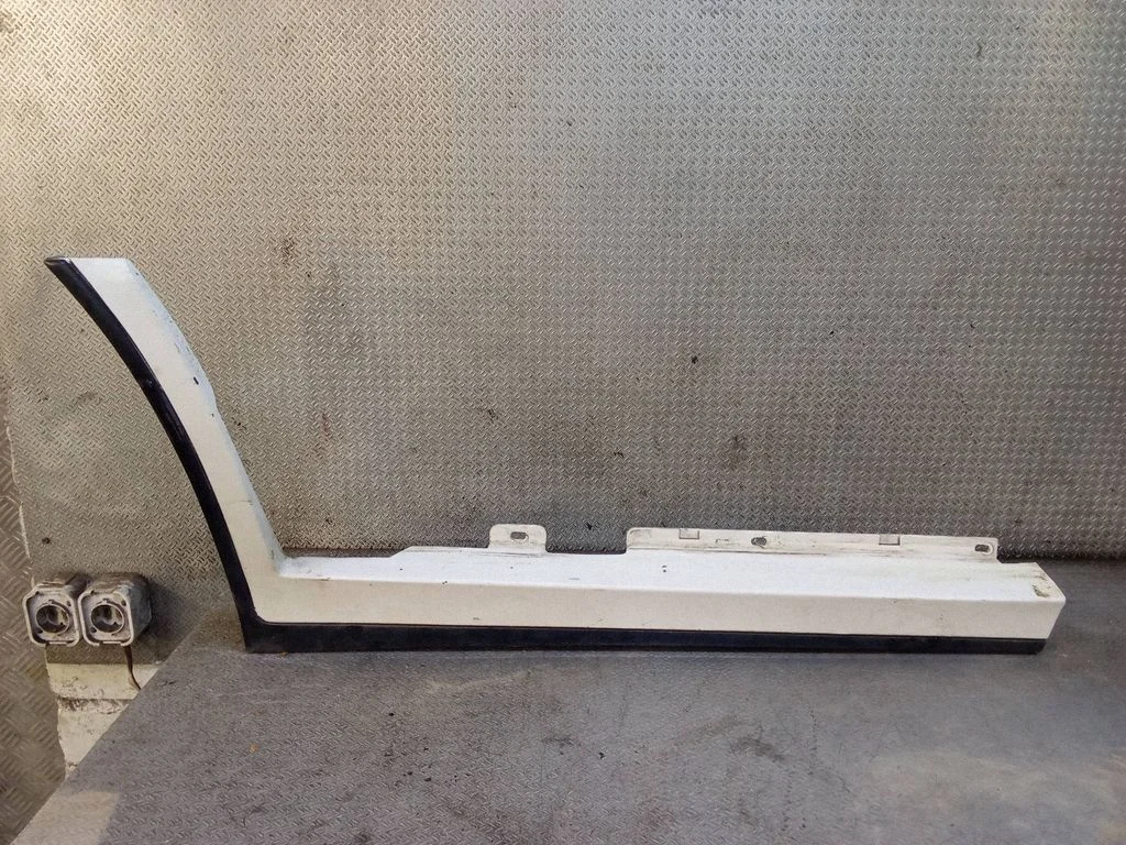 Sill – rear right