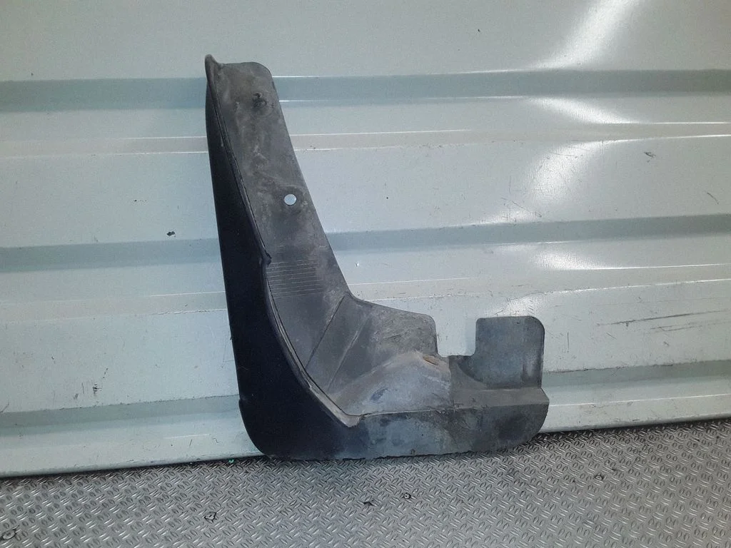 Front mudguard – left