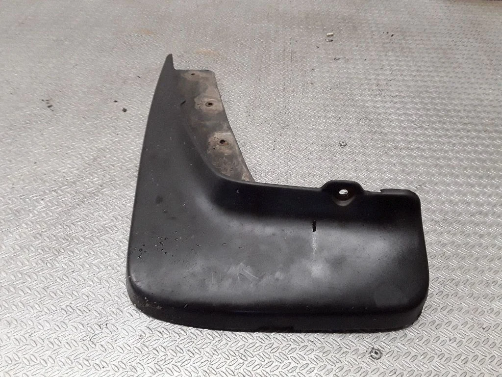 Front mudguard – left