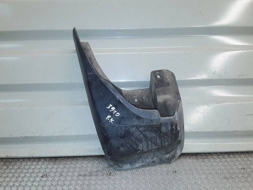 Front mudguard – left