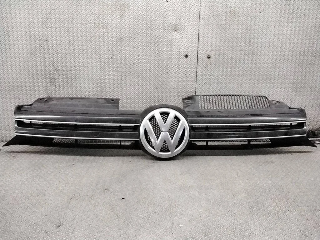 Atrapa przednia (grill) 5K0853653
