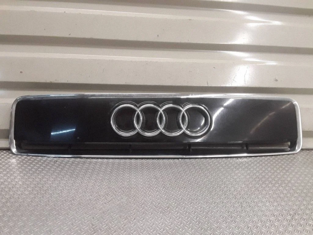 Front grill 8Z0853321