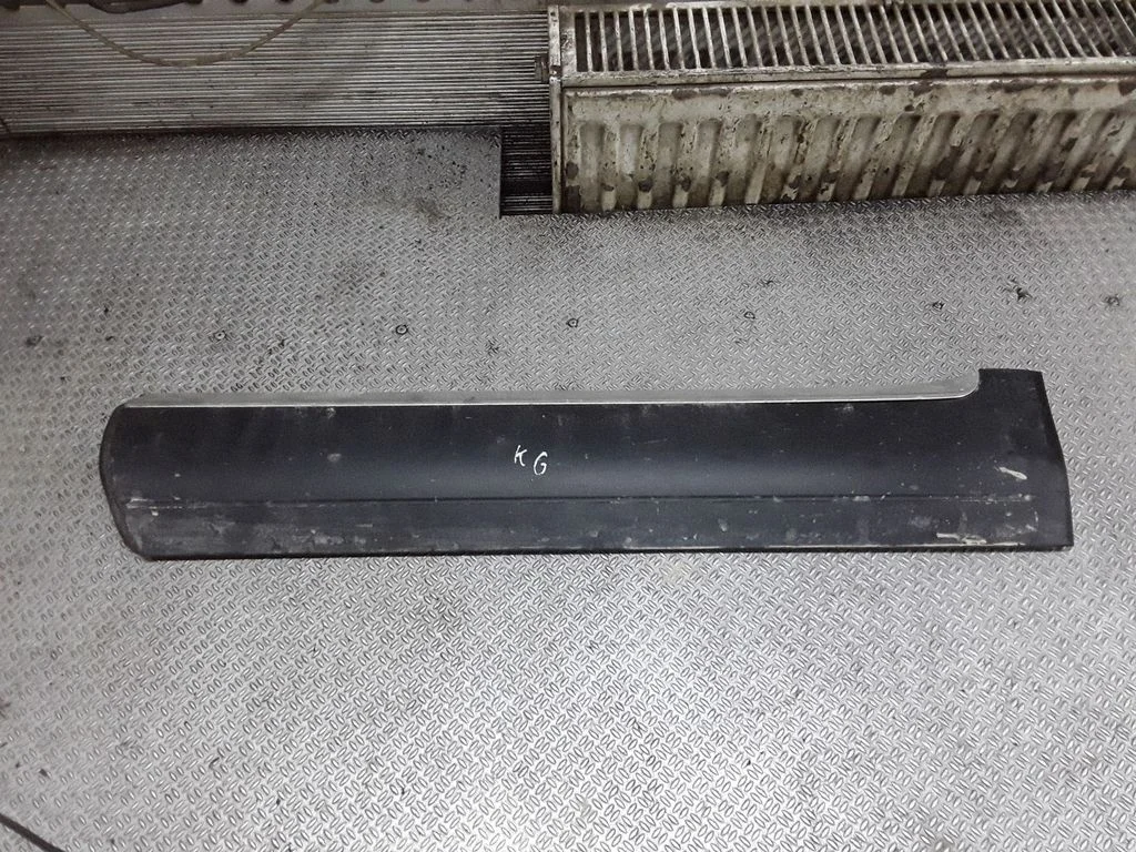 Rear door trim (molding) – left