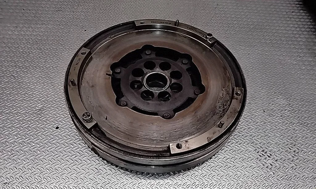 Dual mass flywheel R2A116610B
