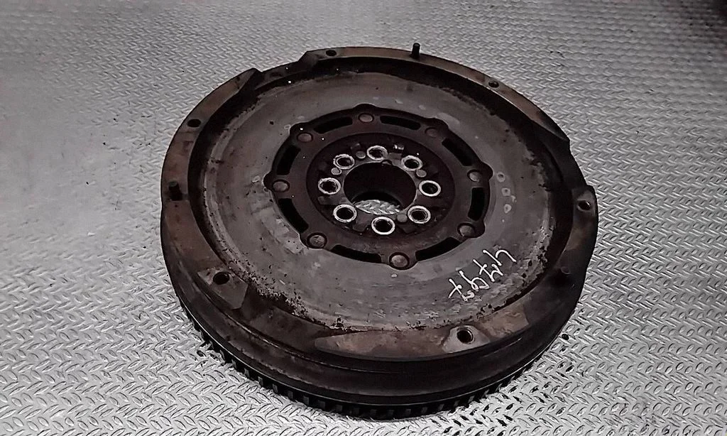 Dual mass flywheel