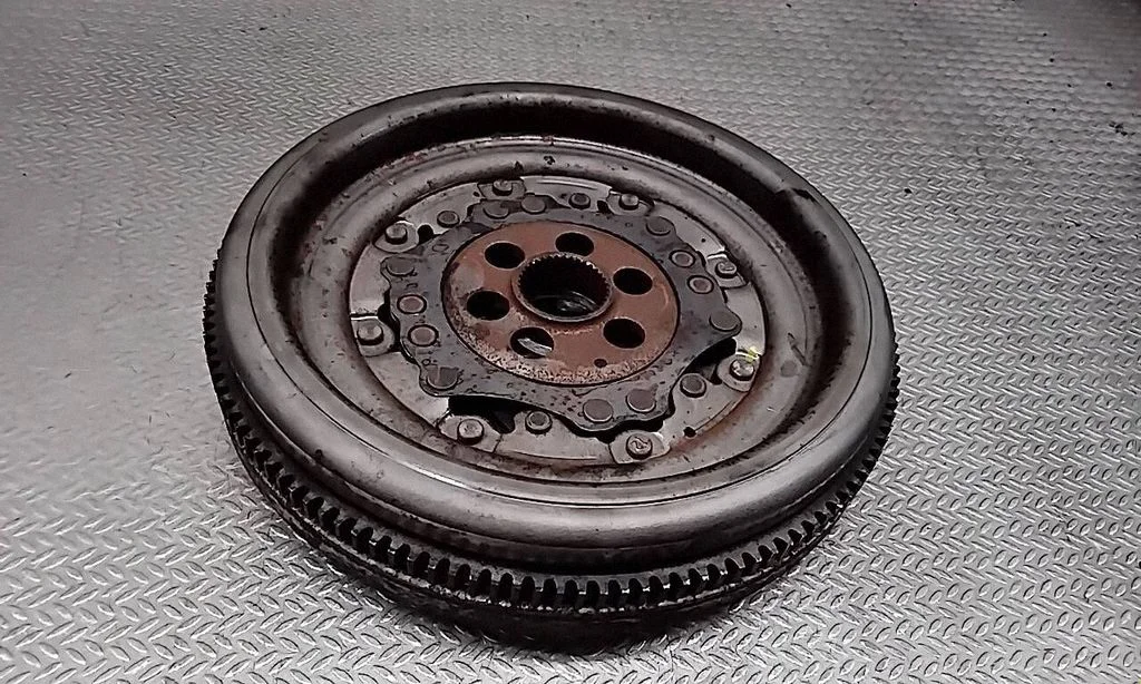 Kahemassiline hooratas – Volkswagen Golf IV (1998-2005)