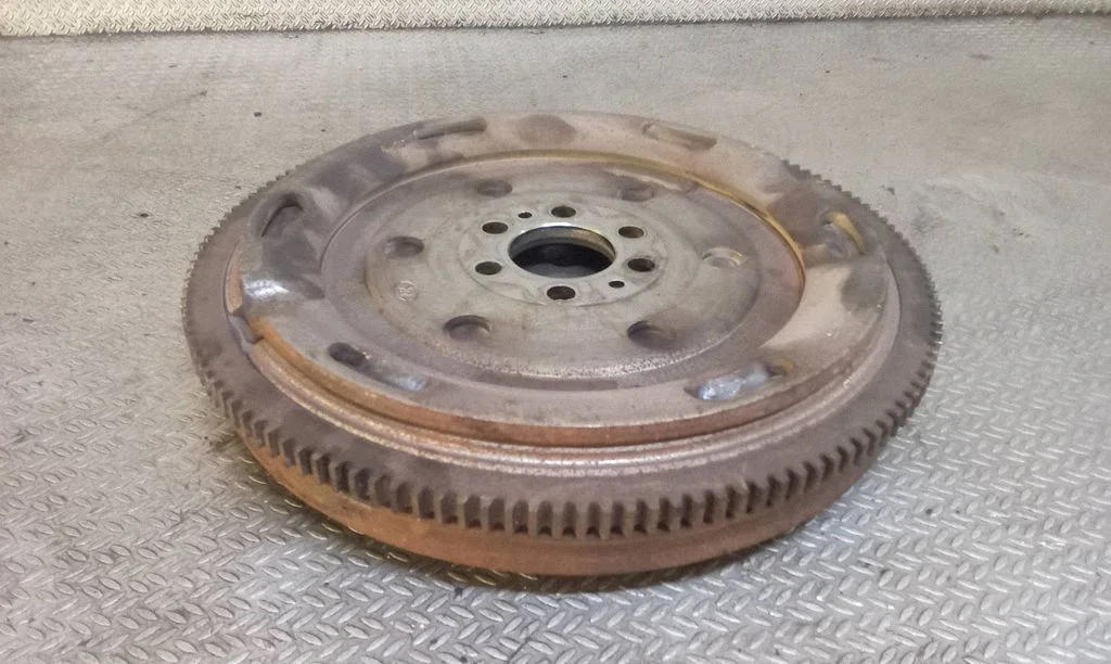 Dual mass flywheel 06D105317B