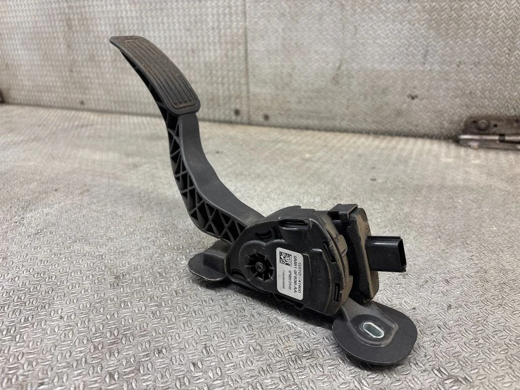 Accelerator throttle pedal GS1D41600