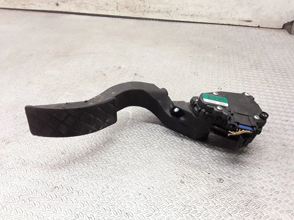 Accelerator throttle pedal 6PV00837505