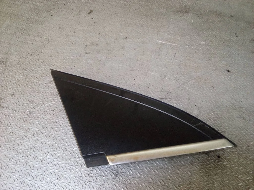 Spoguļa plastmasas apdare 8V41S16004