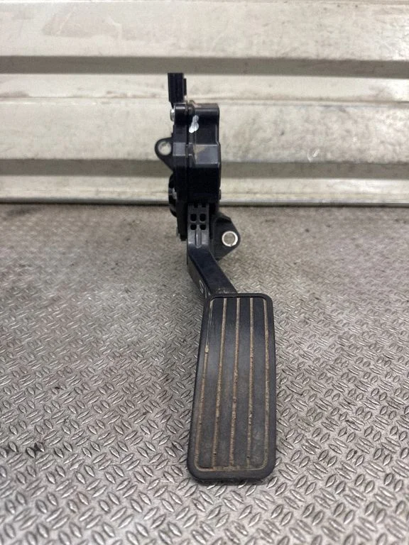 Accelerator throttle pedal – Subaru Outback (2009-2014)